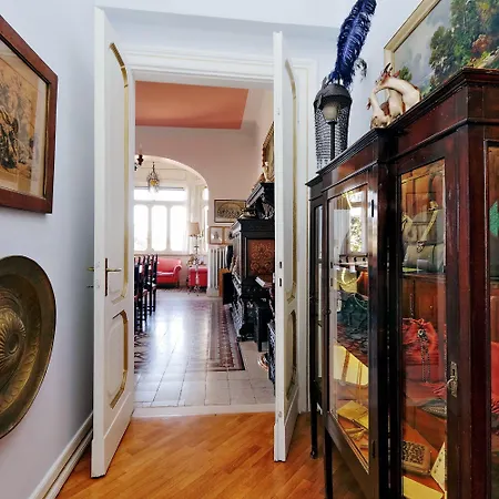 Πανσιόν Domus Monami Luxury 4*