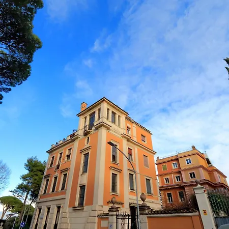 Πανσιόν Domus Monami Luxury 4*