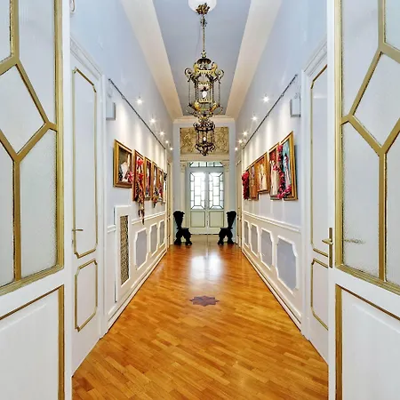 Πανσιόν Domus Monami Luxury 4*